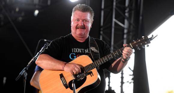 Grammy Award winning country singer Joe Diffie passes away at 61 due to complications caused by Coronavirus - www.pinkvilla.com
