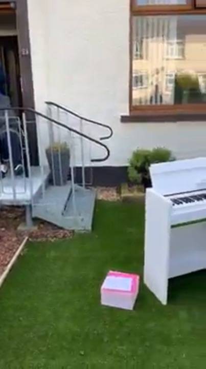 Erin wheels her piano round to gran's garden to give her a private concert for her birthday - www.dailyrecord.co.uk