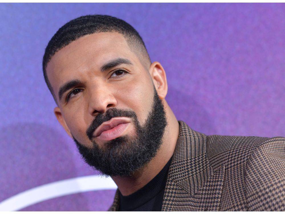Drake gets emotional as he shares first pics with 2-year-old son - torontosun.com - France
