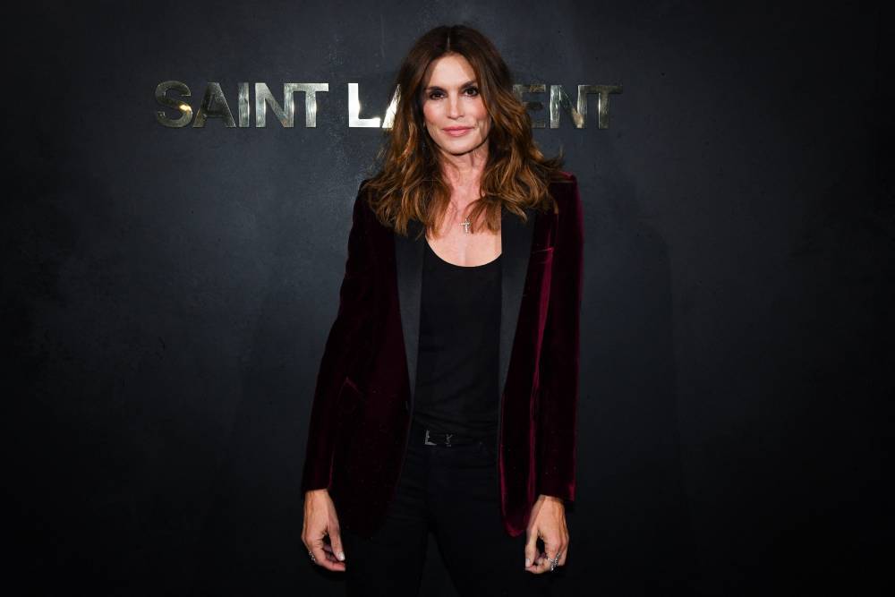Cindy Crawford Shares Intimate Photos Of Her Own Home Birth As She Reaches Out To Pregnant Women Amid Coronavirus Crisis - etcanada.com