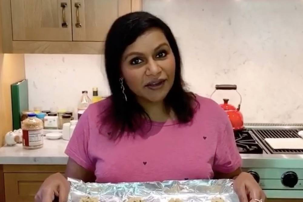 Mindy Kaling Tests New ‘Cakey Cookies’ Recipe With ‘Borrowed Flour’ - etcanada.com
