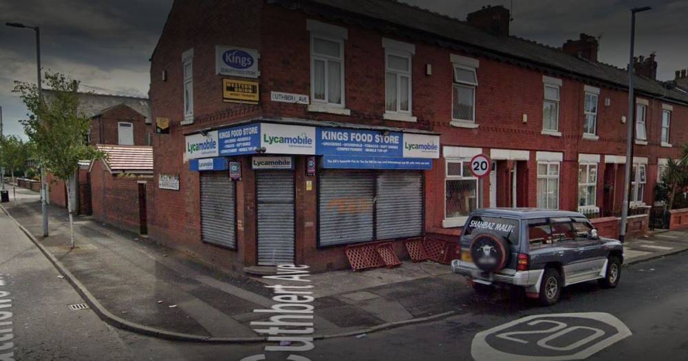 Shopkeeper attacked with knife during armed robbery at south Manchester shop - www.manchestereveningnews.co.uk - Manchester - county Lane