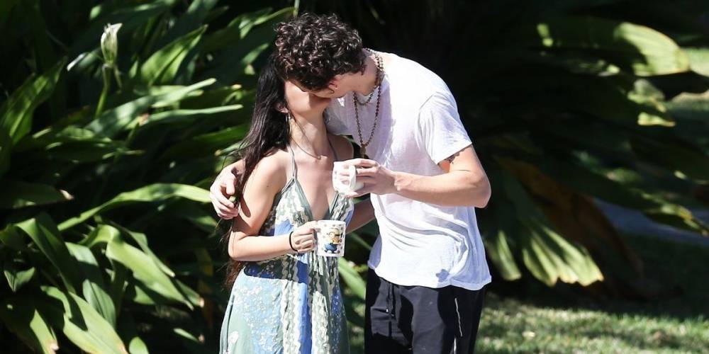Shawn Mendes and Camila Cabello Recreated Their First Quarantine Walk Kiss - www.elle.com - Miami