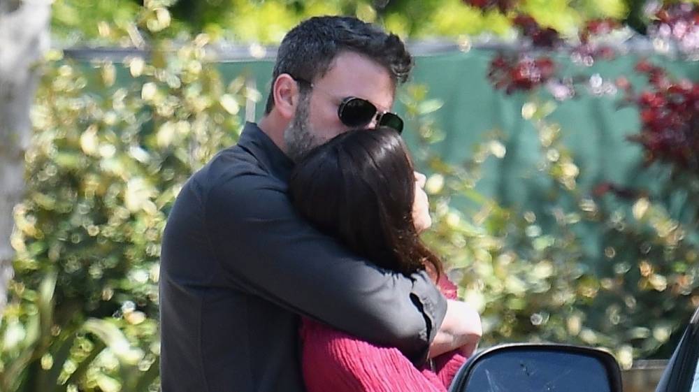 Ben Affleck & Ana de Armas Cuddle Up While Walking Both of Their Dogs - www.justjared.com - county Pacific