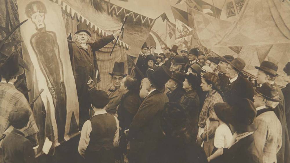 Rare Photographs From 'Cabinet of Dr. Caligari' Film Go to Auction - www.hollywoodreporter.com - Germany