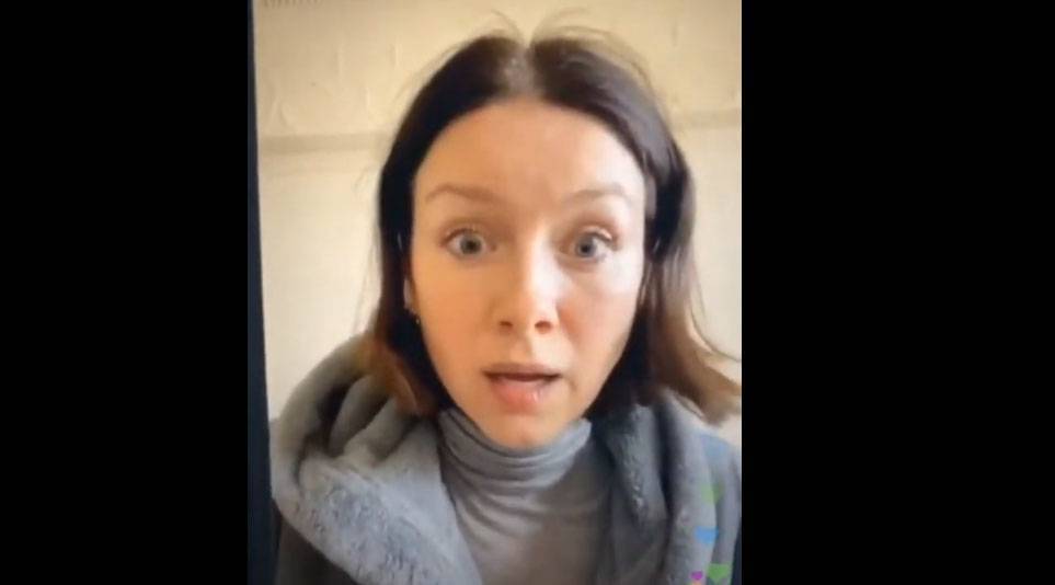 Caitriona Balfe Performing as a Grey Crayon Is Something That Actually Happened (Video) - www.justjared.com