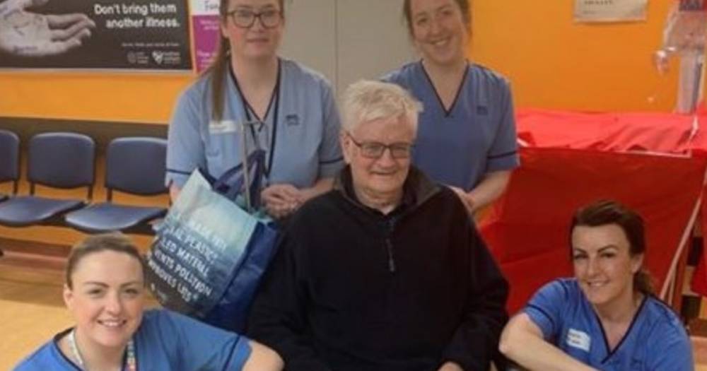 Scots grandad beats coronavirus and poses in sweet pic with staff nurses who saved him - www.dailyrecord.co.uk - Scotland - county Ashley - county Ward