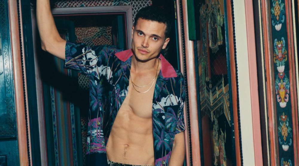 Karl Glusman Recalls the Unexpected Outfit He Wore to Propose to Zoe Kravitz! - www.justjared.com