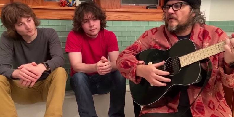 Watch Jeff Tweedy and His Sons Perform in Their Bathroom for Kimmel - pitchfork.com - Chicago