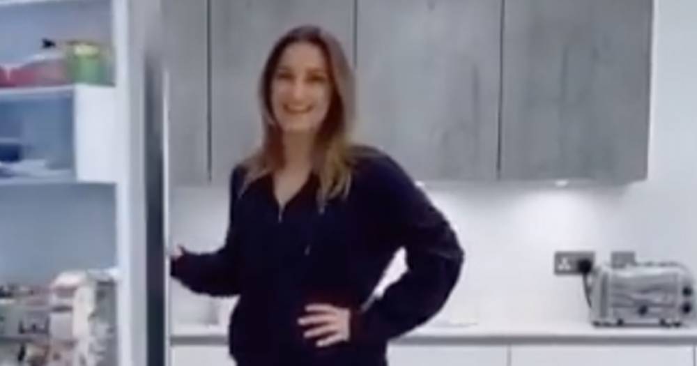 Sam Faiers gives first look inside new Surrey home as she shows off stunning minimalist kitchen - www.ok.co.uk