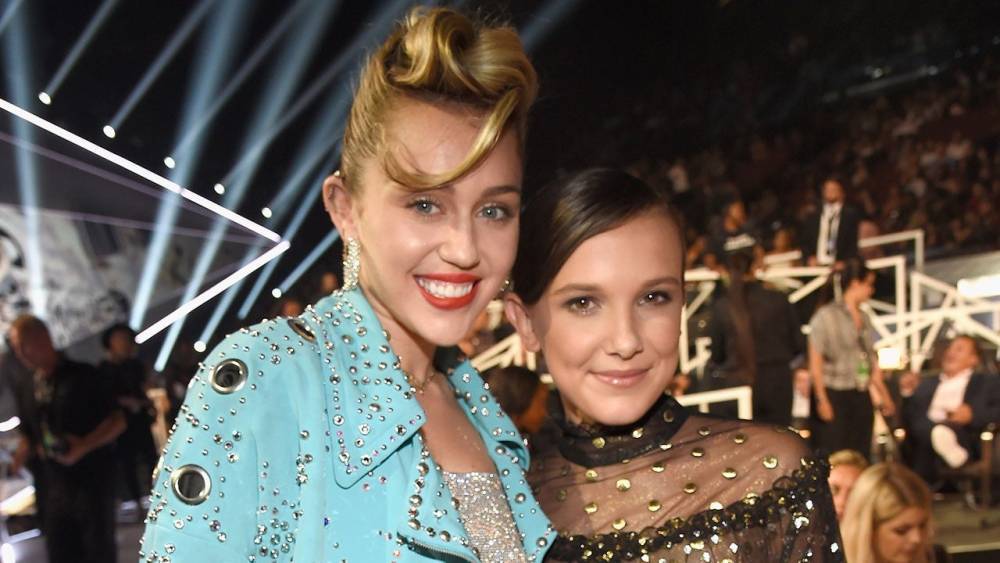 Millie Bobby Brown Reveals How Miley Cyrus Helped Her Learn an American Accent - www.etonline.com - USA