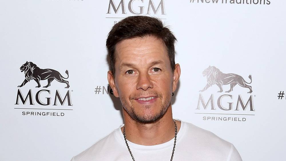 Mark Wahlberg Gets Makeup and Nails Done by His Daughter in Hilarious Home Quarantine Videos - www.etonline.com