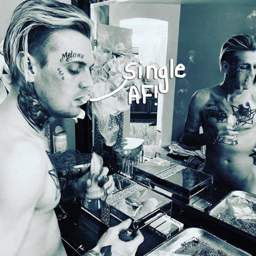 A Naked Aaron Carter Proudly Announces He’s Single Following Altercation With Ex - perezhilton.com