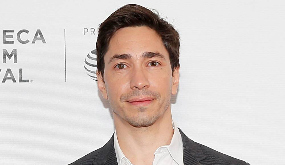 Justin Long Thinks He Has Coronavirus, But Can't Get Tested - www.justjared.com