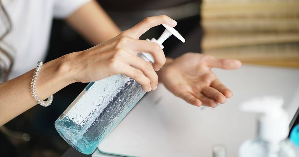No-Rinse Hand Cleansers for When Hand Washing Isn’t an Option - www.usmagazine.com