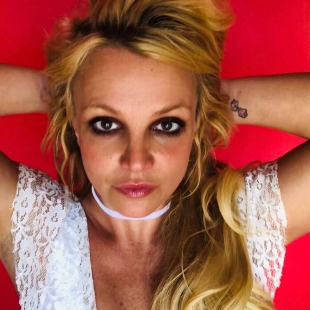 Britney Spears wants to remove dice tattoo from her wrist - www.peoplemagazine.co.za