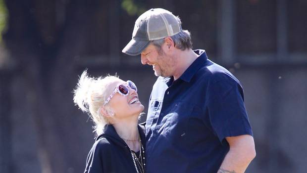 Gwen Stefani Cozies Up To Blake Shelton As They Pack On The PDA At The Park — Pics - hollywoodlife.com - Los Angeles, county Park