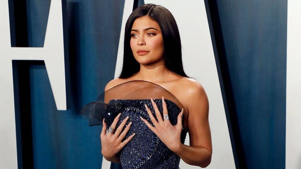 Kylie Jenner Claps Back at Trolls Criticizing Her Toes After Bikini Photo Shoot With Kendall Jenner - www.etonline.com