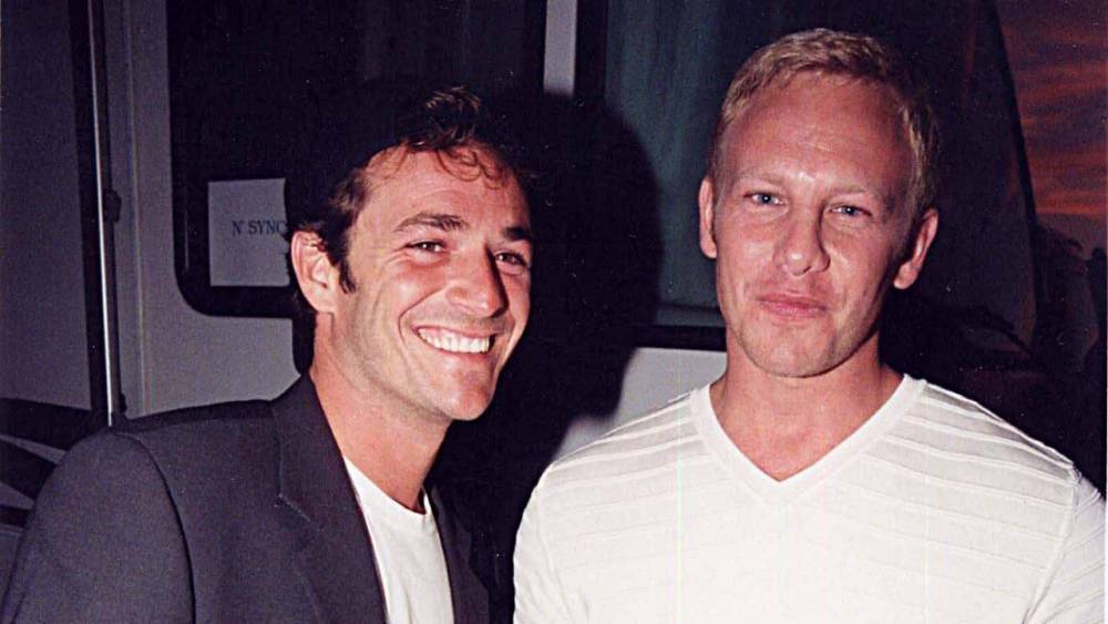 Luke Perry's Co-Stars Remember Him on 1-Year Anniversary of His Death - www.etonline.com