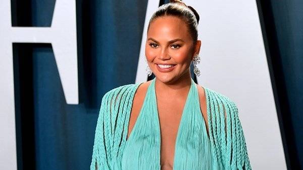 Chrissy Teigen says she is torn over undergoing further breast surgery - www.breakingnews.ie