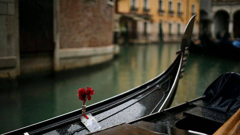 AP PHOTOS: Venice a shell of itself as tourists flee virus - abcnews.go.com - Italy - county Thomas