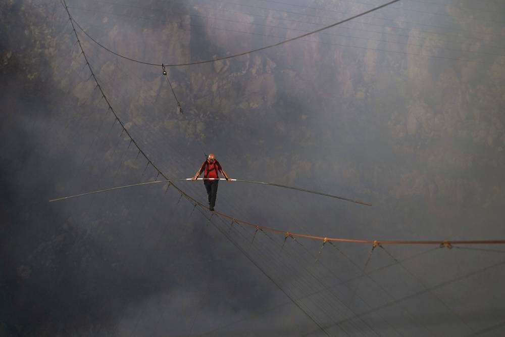 Nik Wallenda slammed for using a harness during volcano tightrope walk - nypost.com - USA - Florida - county Sarasota - Nicaragua