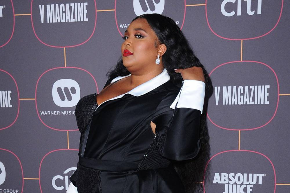 Lizzo accuses TikTok of removing videos of her in bathing suits - www.hollywood.com
