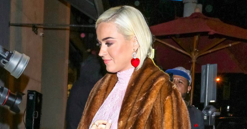 Katy Perry’s Expecting Her First Child With Orlando Bloom — See How She Hid Her Bump - www.usmagazine.com