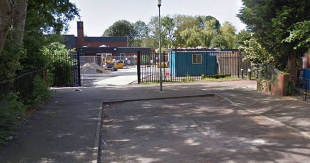 Car in police chase crashes into school playground as children are out on lunch break - www.manchestereveningnews.co.uk