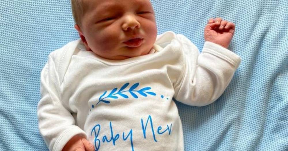 Netball star Tracey Neville shares photograph of first child 'Nev' named after father - www.manchestereveningnews.co.uk - Centre