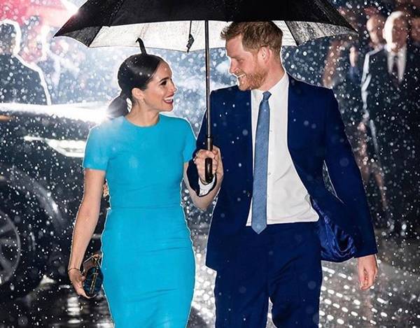 Must See: Meghan Markle In A Electric Blue Victoria Beckham Dress - www.peoplemagazine.co.za