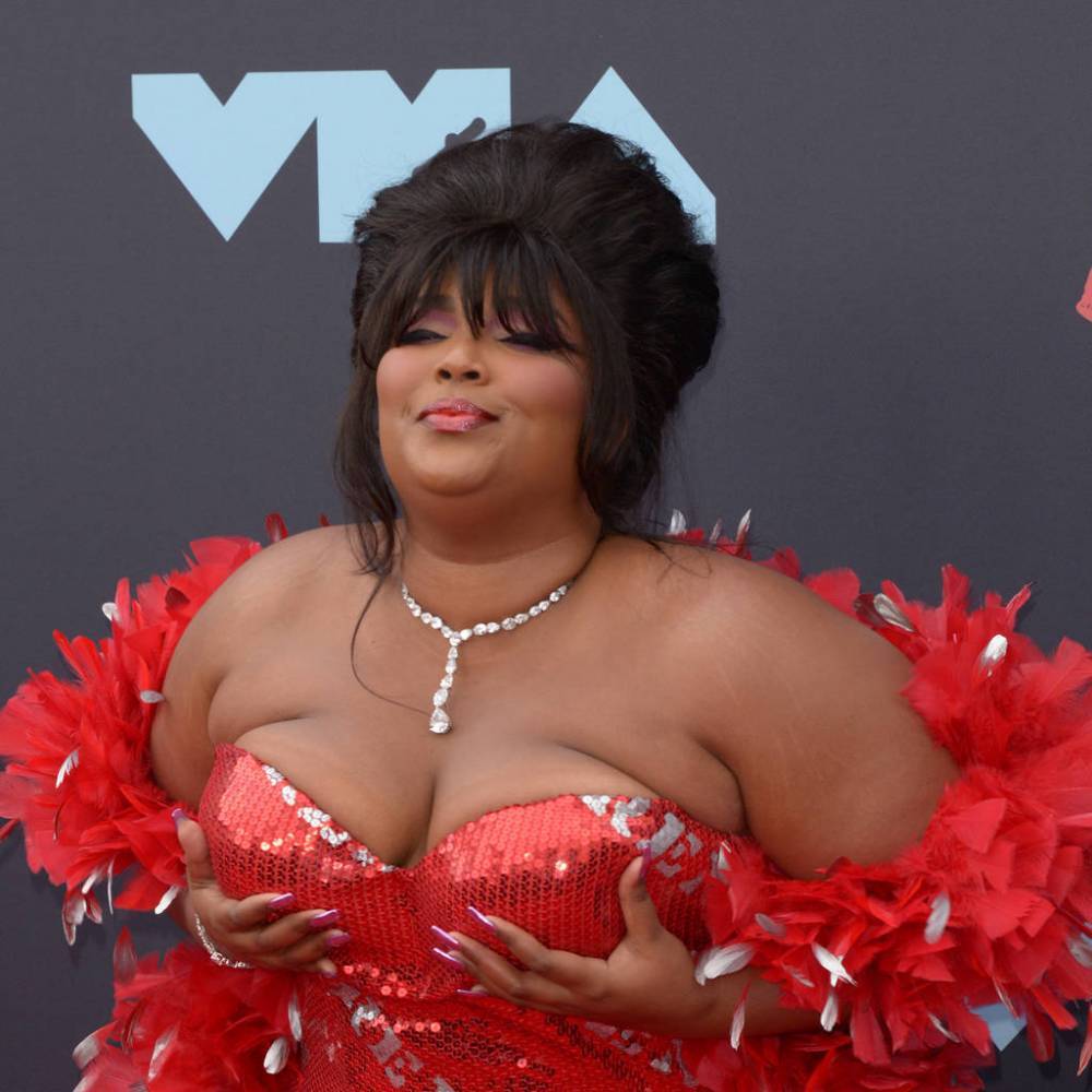 Lizzo’s TikTok swimsuit videos restored after official review - www.peoplemagazine.co.za