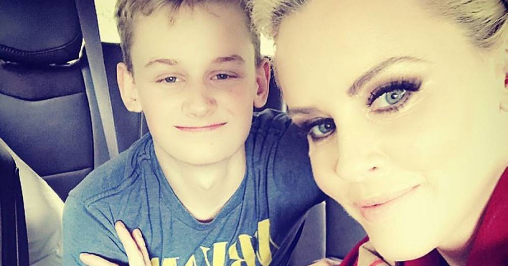 Jenny McCarthy’s Teenage Son Likes to Publicly Call Her Out: I Can’t ‘Tell Him Anything’ - www.usmagazine.com - Illinois