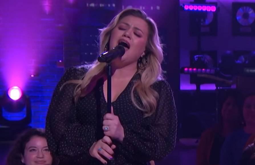 Kelly Clarkson Performs 'Natural Woman' Again, 18 Years After Iconic 'Idol' Performance! - www.justjared.com - USA