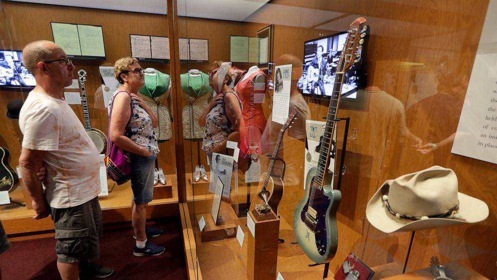 AP Exclusive: NRA firearms auction at country museum nixed - abcnews.go.com - Tennessee