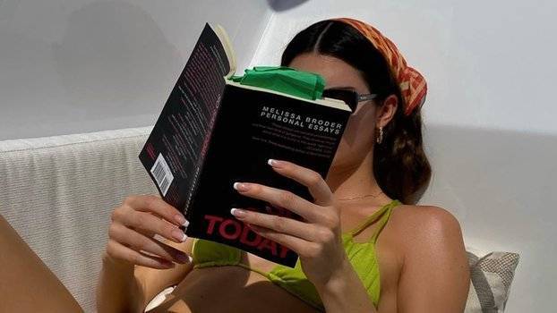 Kendall Jenner's Unofficial Book Club Includes Bikinis, Yachts, Rosé, and Buzzy Essay Collections - flipboard.com