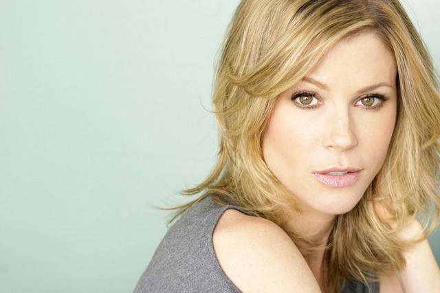 Julie Bowen To Headline CBS Comedy Pilot ‘Raised By Wolves’ From ‘Will & Grace’ Creators - deadline.com