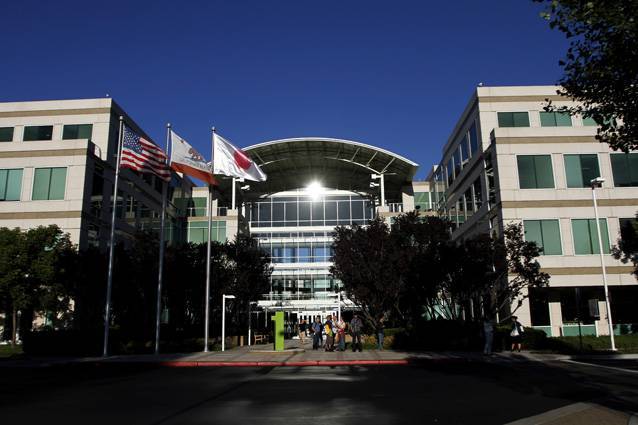Tech Giants Apple, Facebook, Amazon, Google Urge Staffers To Work At Home - deadline.com - California - Seattle