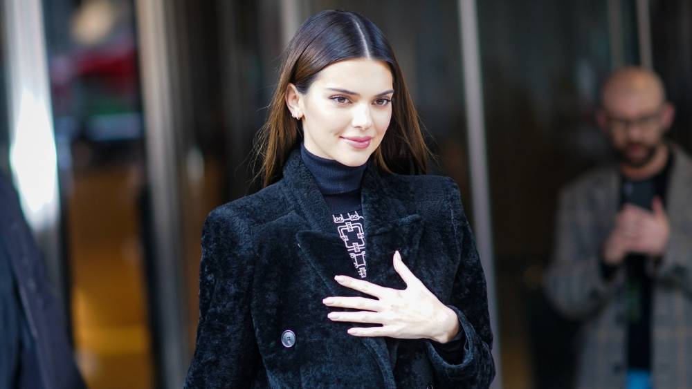 Kendall Jenner's Negative-Space Nail Art Is the Perfect Minimalist Manicure for Spring - flipboard.com