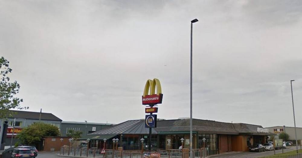 Investigation launched after Wigan man stabbed by stranger outside Warrington McDonald's - www.manchestereveningnews.co.uk
