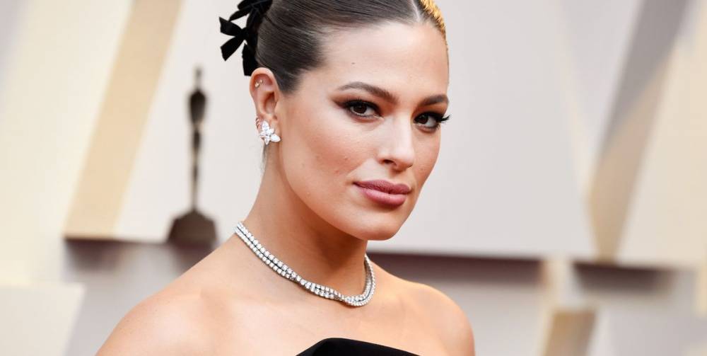 People Are Mommy-Shaming Ashley Graham for Changing a Diaper in Public - www.marieclaire.com