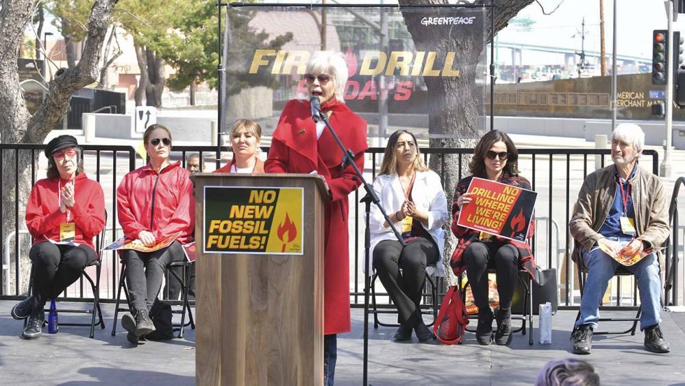 Jane Fonda, Lily Tomlin Lead Second California "Fire Drill Friday" - www.hollywoodreporter.com - Los Angeles - California - city Wilmington - city San Pedro