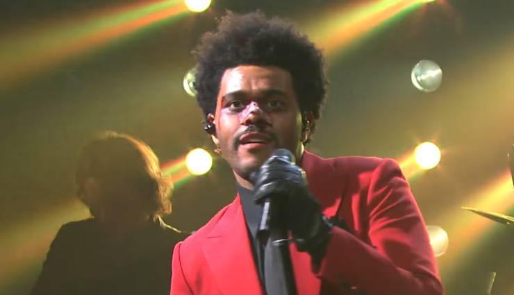 The Weeknd Performs 'Blinding Lights' & 'Scared to Live' on 'Saturday Night Live' - Watch! - www.justjared.com