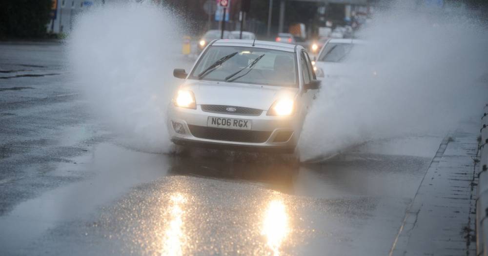 Homes 'could be flooded' as Met Office warns of heavy rain in Bolton and Bury - www.manchestereveningnews.co.uk