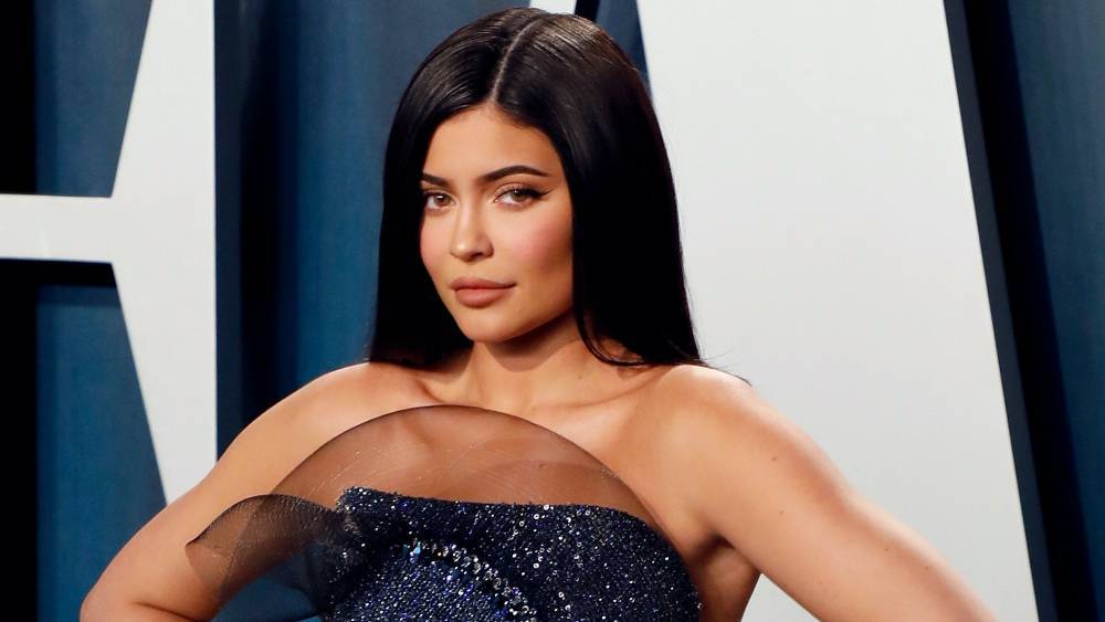 Kylie Jenner Was Seen Applying Another Brand's Sunscreen, and Fans Are Confused - flipboard.com