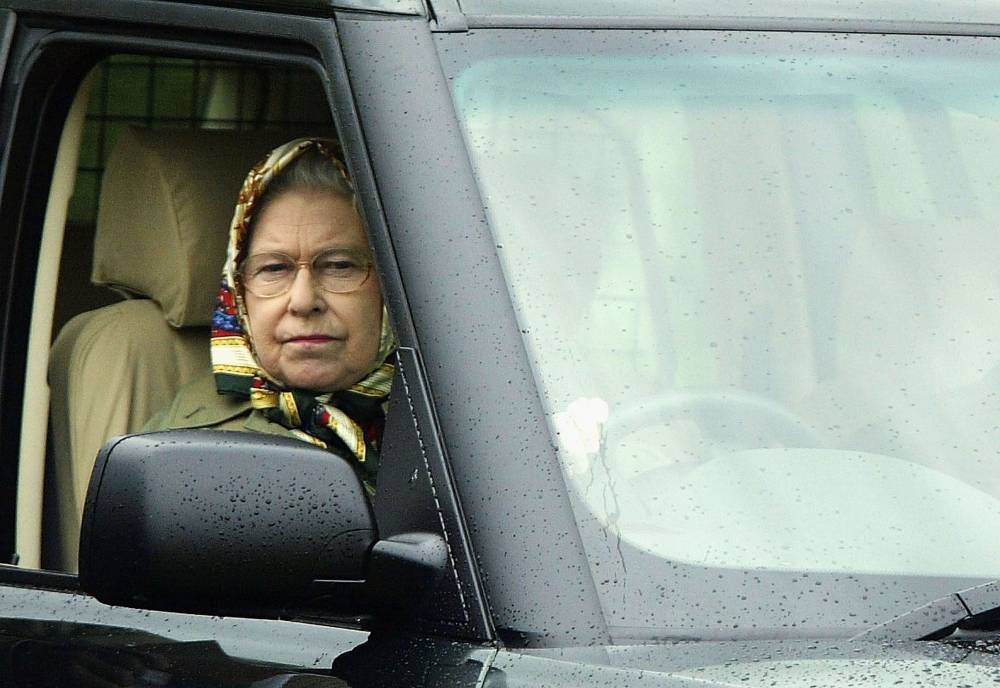 The Queen Awkwardly Got Locked Out of Windsor Castle Due to a Security Mistake - flipboard.com