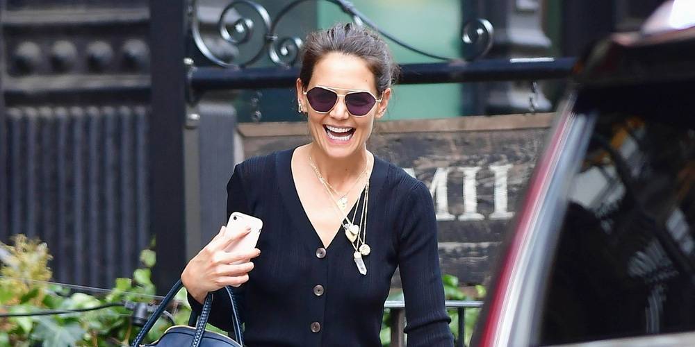 Katie Holmes Is All Smiles Grabbing Lunch in New York City - www.justjared.com - France - New York