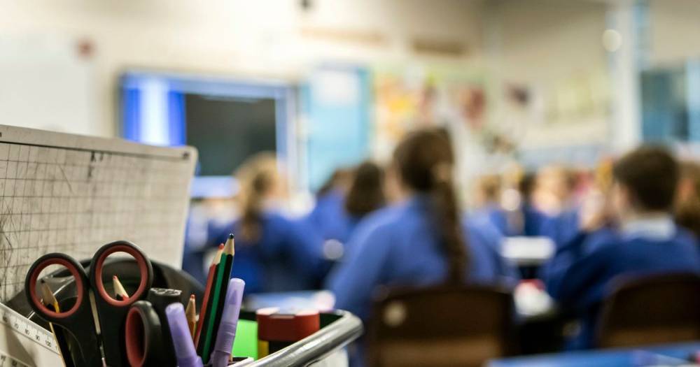 Two primary schools to close for deep cleaning - with Royton and Crompton Academy also closing after an 'individual tested positive for coronavirus' - www.manchestereveningnews.co.uk - county Oldham - county Lane