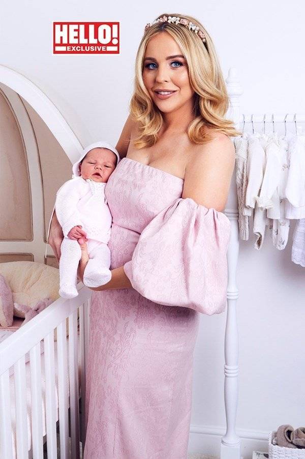 Former Towie star Lydia Bright reveals baby daughter’s name - www.breakingnews.ie