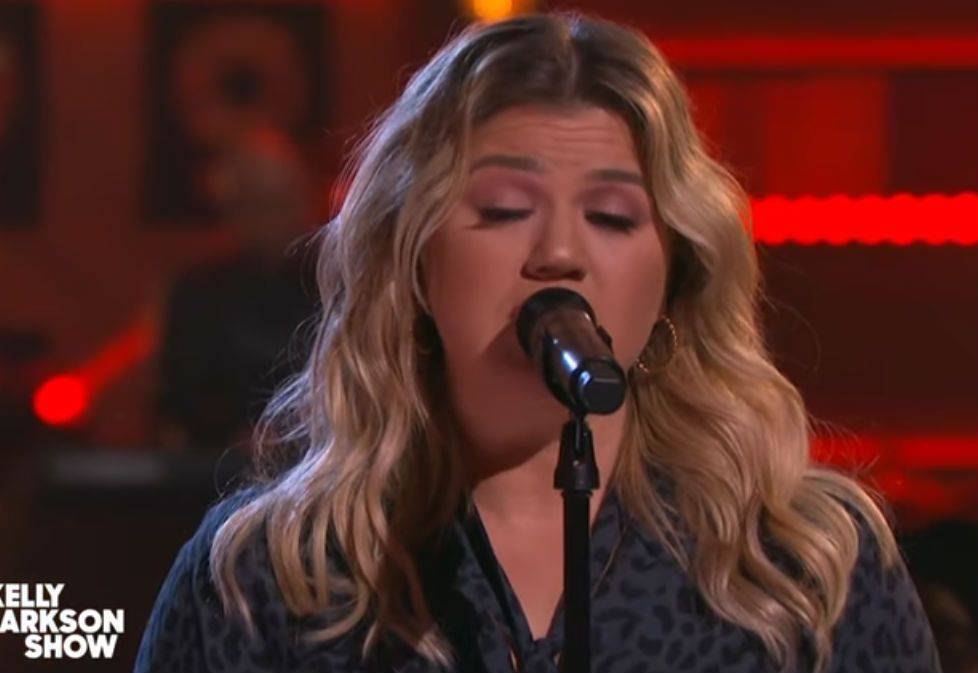 Kelly Clarkson Performs Incredible Cover Of Selena Gomez’s ‘Lose You To Love Me’ - etcanada.com - county Love